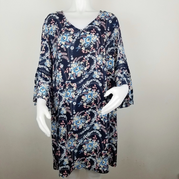 Westport 1X Blue Floral Bell Sleeve V-Neck - Picture 1 of 8